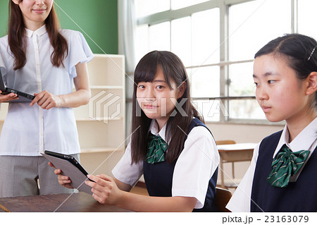 中学生タブレット活用 授業 グループワーク 中学生タブレット活用 授業 グループワーク 23163079