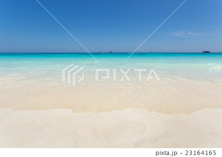 Crystal clear sea of tropical island Crystal clear sea of tropical island 23164165