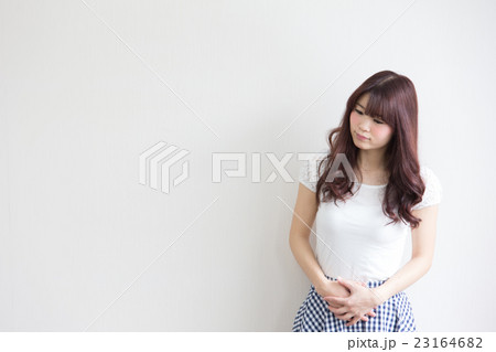 カジュアルポートレート・白バック 23164682