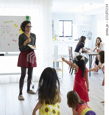 子供英会話 授業風景 子供英会話 授業風景 23165234