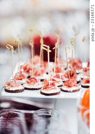 catering table 23166571