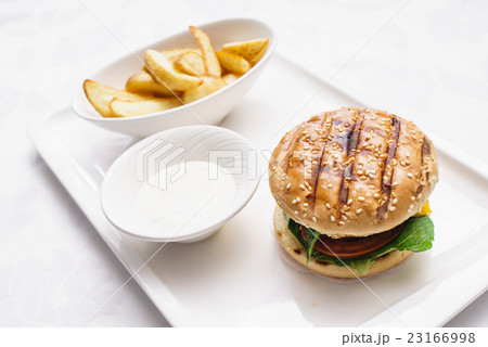 cheeseburger with potato cheeseburger with potato 23166998
