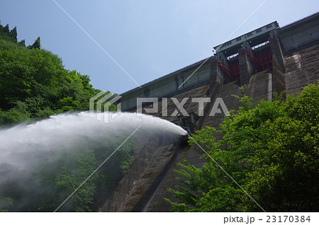 引原ダム観光放流 23170384