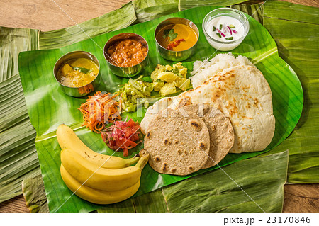 インドの典型的なカレー定食 ミールズ  Lunch of meals south India インドの典型的なカレー定食 ミールズ  Lunch of meals south India 23170846