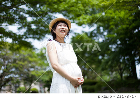 公園でマタニティフォト　しゃぼん玉 23173717