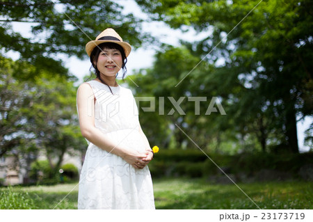 公園でマタニティフォト　しゃぼん玉 23173719