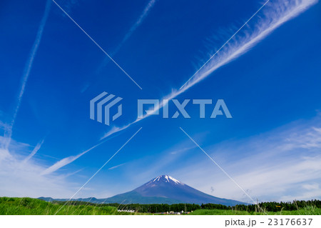 富士山と飛行機雲 富士山と飛行機雲 23176637