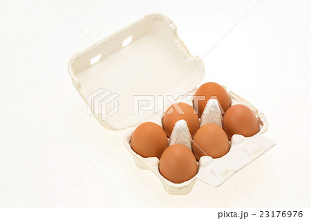 茶色い卵の6個パック 茶色い卵の6個パック 23176976