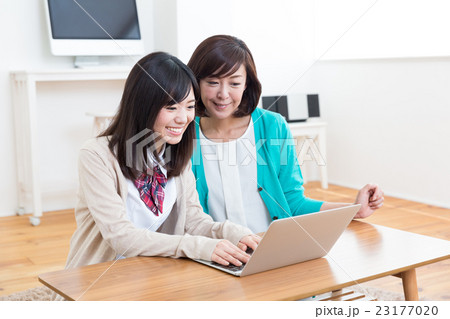 仲良し親子イメージ 仲良し親子イメージ 23177020