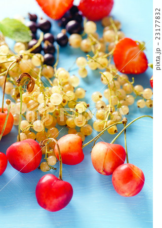 fresh fruits 23177832