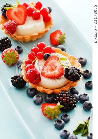 berries tart berries tart 23178055