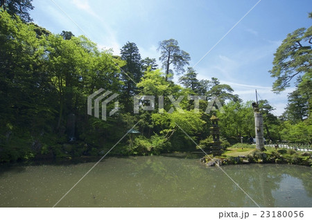 兼六園〜翠滝と海石塔 23180056