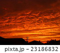 住宅街の夕焼け空 23186832