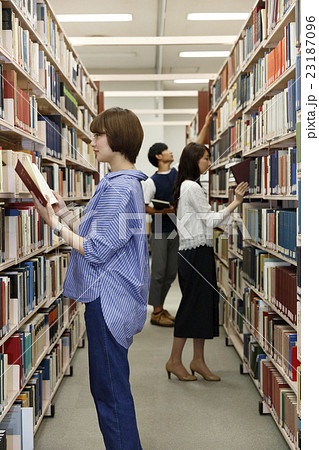 大学図書室 大学図書室 23187096