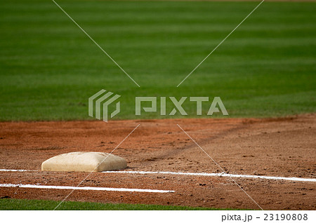 マツダスタジアム芝生・土・一塁ベース 23190808