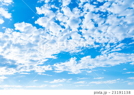 梅雨時期の晴れ間 空 雲 コピースペース 積雲 初夏の空 広いコピースペース 空の画像素材 梅雨時期の晴れ間 空 雲 コピースペース 積雲 初夏の空 広いコピースペース 空の画像素材 23191138