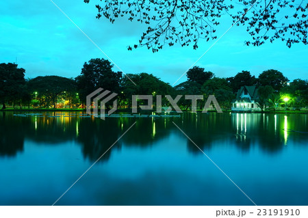 Lumpini Park at Dusk(夕暮れ時のルンピニー公園) Lumpini Park at Dusk(夕暮れ時のルンピニー公園) 23191910