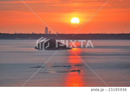 日の出 礫島 牡蠣筏での収穫作業 日の出 礫島 牡蠣筏での収穫作業 23195936