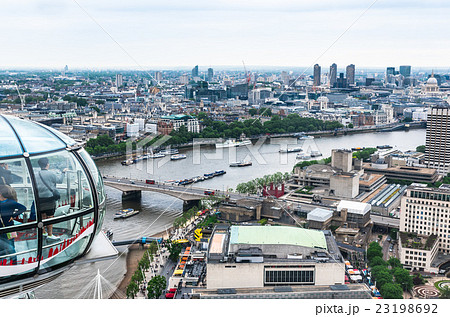 ロンドン アイから眺めるロンドン市内の写真素材