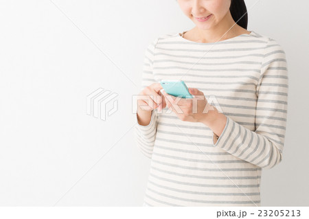 スマートフォン　女性 23205213