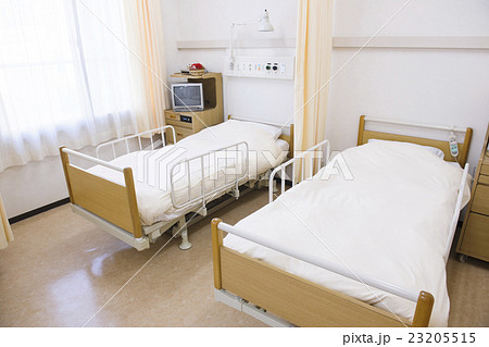 病院 病室 入院 ベッド 介護 医療 病棟 の写真素材