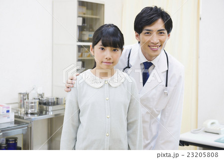 病院　医者　医師　外科医　診察室　福祉　ドクター　 23205808