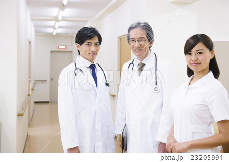 病院　医師　医者　医療　看護師　ナース　女性　福祉　ドクター　 23205994