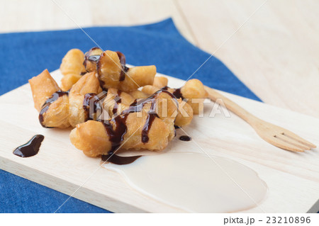 Chinese snacks Deep Fried Doughstick (Pa Tong Go) 23210896