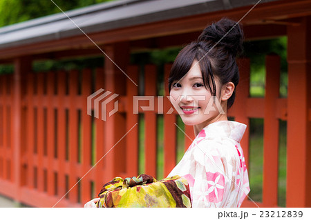 浴衣の女性 23212839