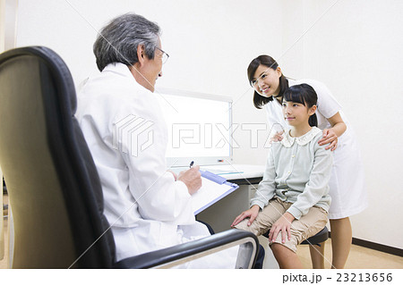 病院　医者　子供　患者　医師　看護師　医療　ナース　　 23213656