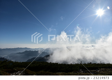 金峰山登山道の朝 23214973