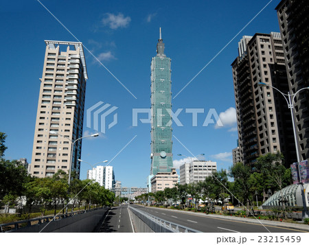 台湾 台北101タワーと街の風景の写真素材