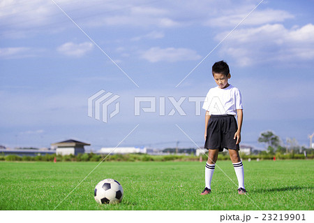 サッカーをする男の子 少年サッカー 男の子 小学生 サッカー サッカーをする男の子 少年サッカー 男の子 小学生 サッカー 23219901
