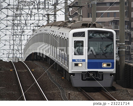東武東上線和光市駅に到着する西武池袋線6000系電車 東武東上線和光市駅に到着する西武池袋線6000系電車 23221714
