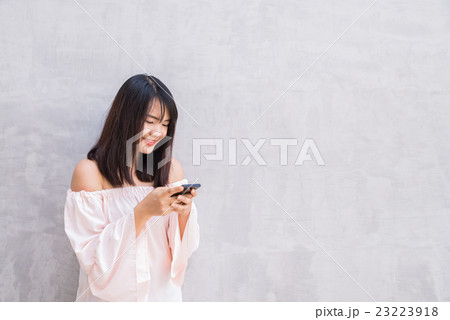 beautiful asian woman using cellphone. beautiful asian woman using cellphone. 23223918