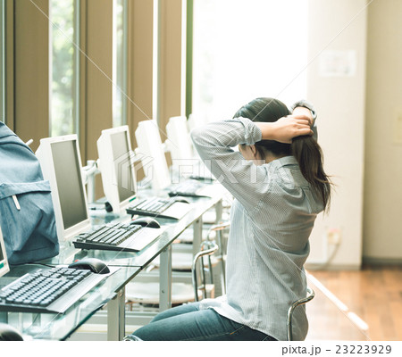 女性 23223929