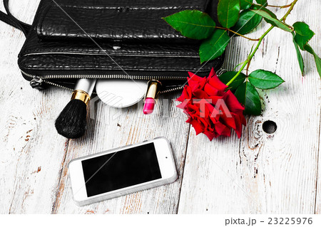 contents of the bag a modern girl contents of the bag a modern girl 23225976