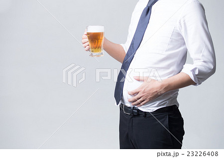 男性サラリーマン・白バック 23226408
