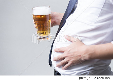 男性サラリーマン・白バック 23226409