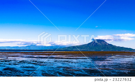 桜島と遠浅の海 23227632