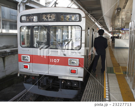地下鉄日比谷線直通:東急東横線1000系電車(北千住駅) 地下鉄日比谷線直通:東急東横線1000系電車(北千住駅) 23227713
