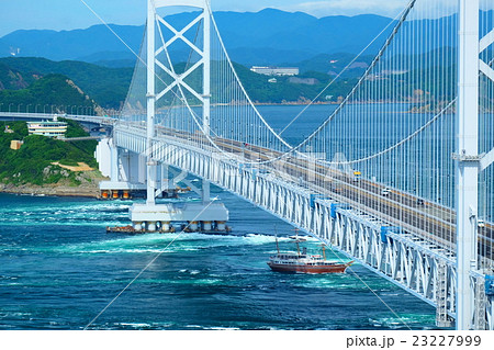 鳴門の渦潮と観潮船 23227999