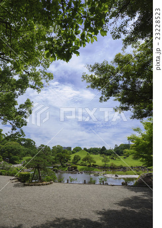 熊本地震で減水被災枯渇した桃山様式を代表する優美な回遊式庭園が復活。平成の名水百選水前寺江津湖湧水群 23228523