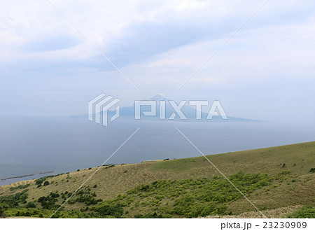 礼文島から眺める利尻富士 23230909