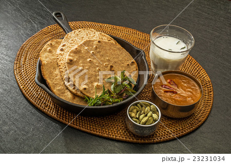 チャパティとカレー  chapati and curry チャパティとカレー  chapati and curry 23231034