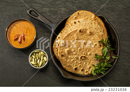 チャパティとカレー　 chapati and curry 23231036