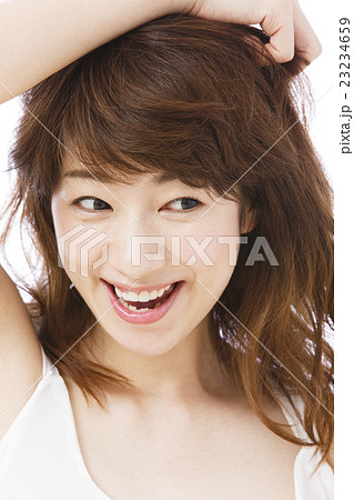 ビューティー　ヘアケア　女性　育毛　スキンケア　ビューティ　若い女性　美容 23234659