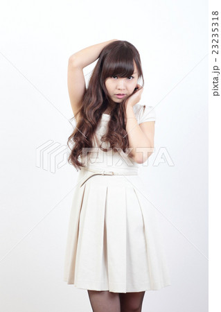 若い女性 ファッション・ヘアスタイル 若い女性 ファッション・ヘアスタイル 23235318