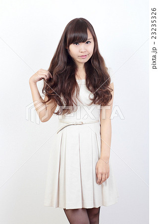 若い女性 ファッション・ヘアスタイル 若い女性 ファッション・ヘアスタイル 23235326