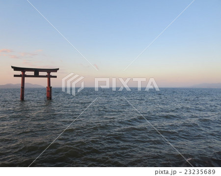 びわ湖の白髭神社 23235689